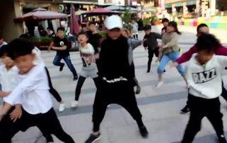 成人变小孩舞蹈视频,成人变小孩舞蹈视频魅力解析