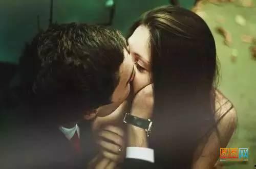 成人接吻照片视频教程