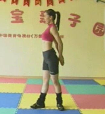 成人走姿训练动作视频,优雅步伐，健康生活新起点